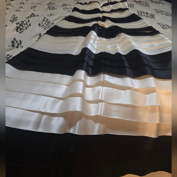 BCBG womens size 2 strapless floor length black and white layered gown - Picture 8 of 9